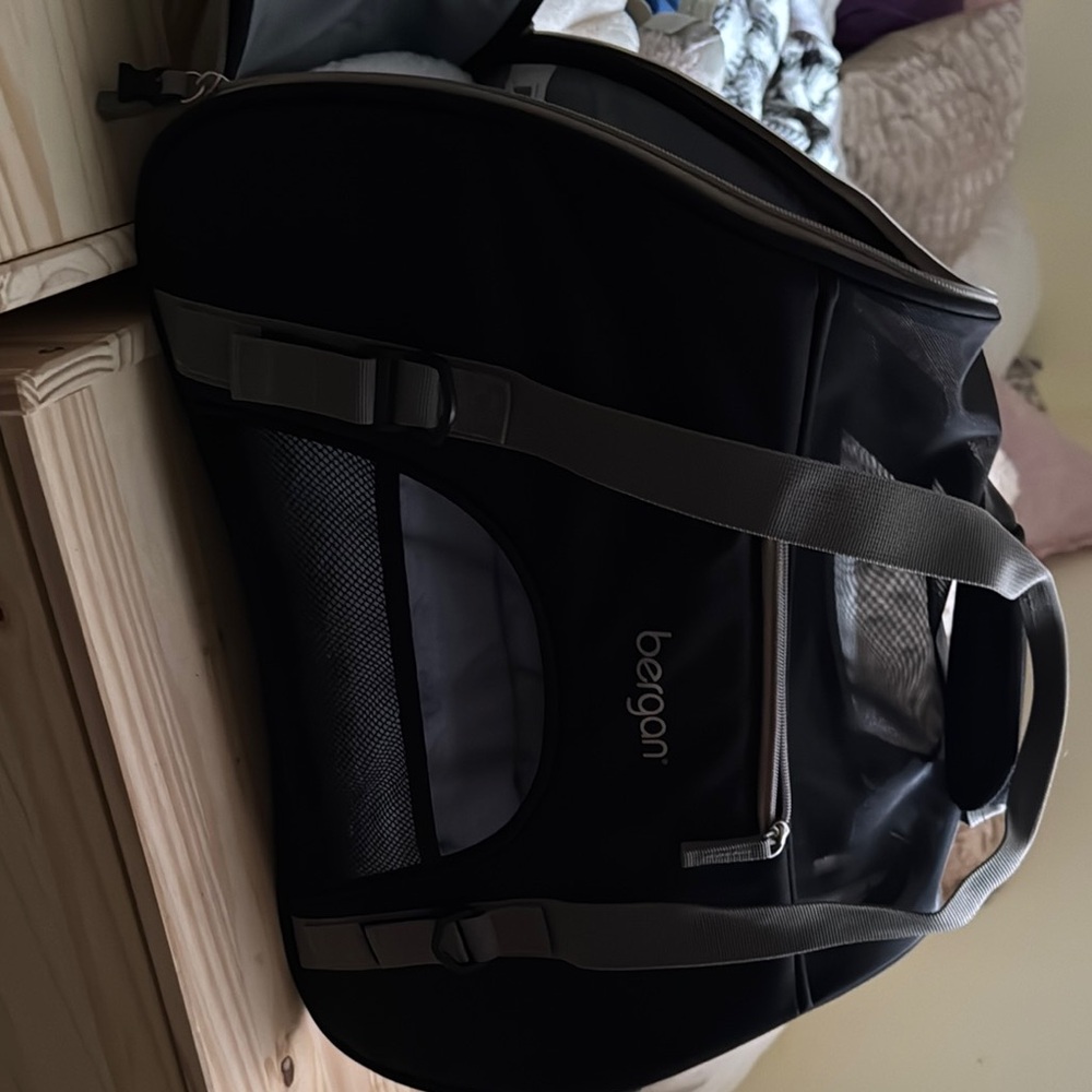 Bergon Brand small dog carrier, tag not been used, barely used